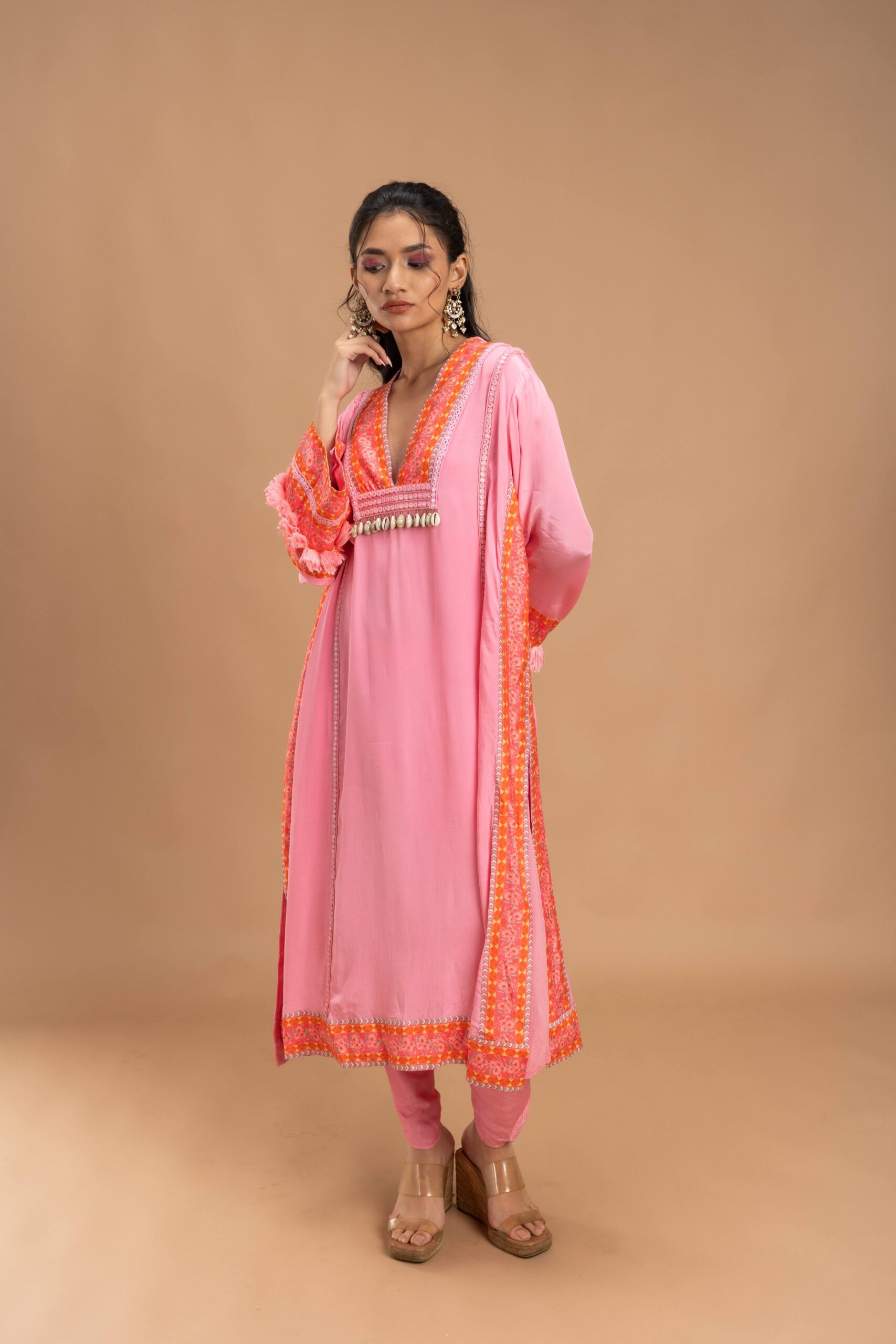 Pink kurta with printed borders embellished with shells - Image 4