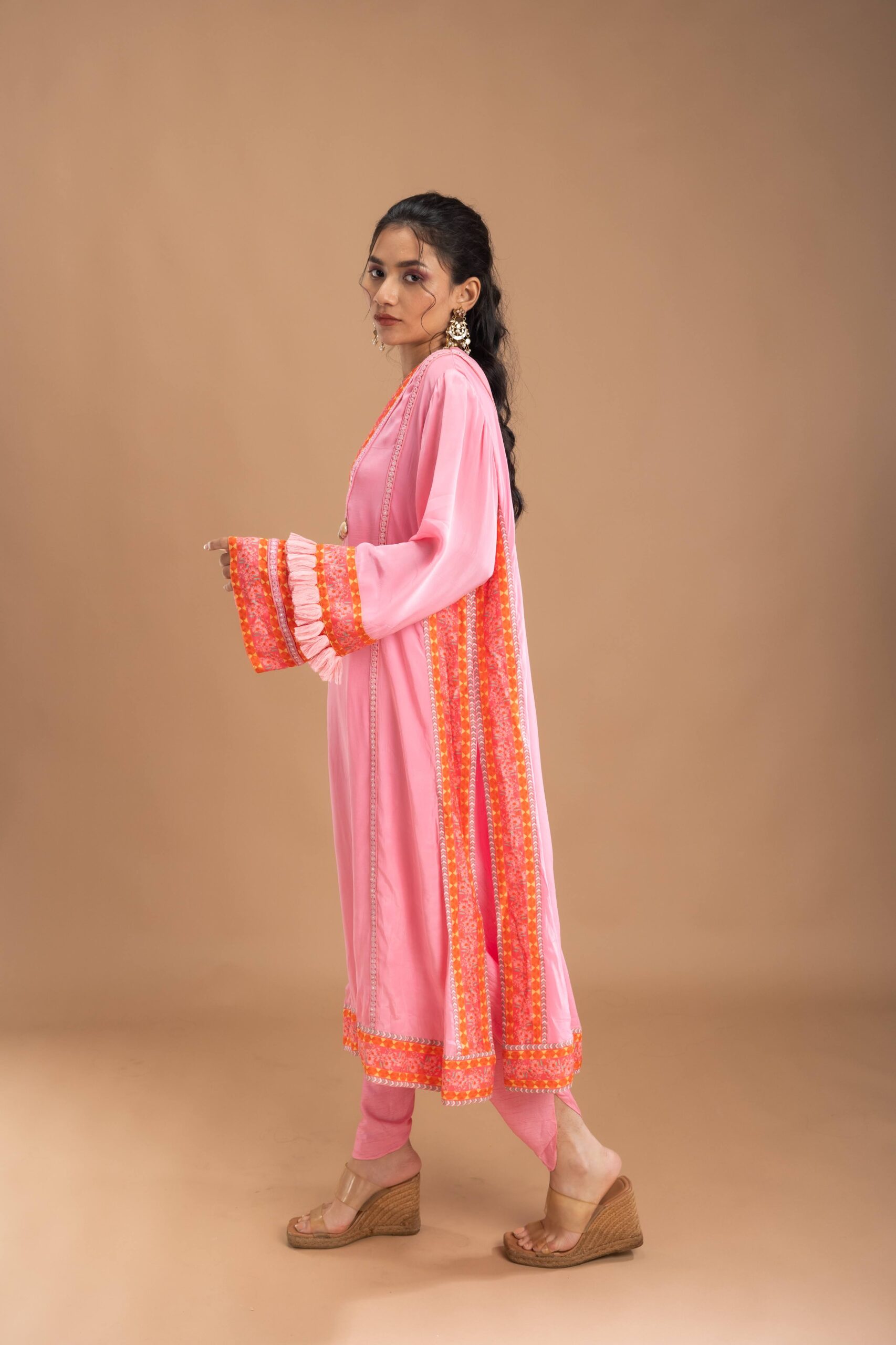Pink kurta with printed borders embellished with shells - Image 3
