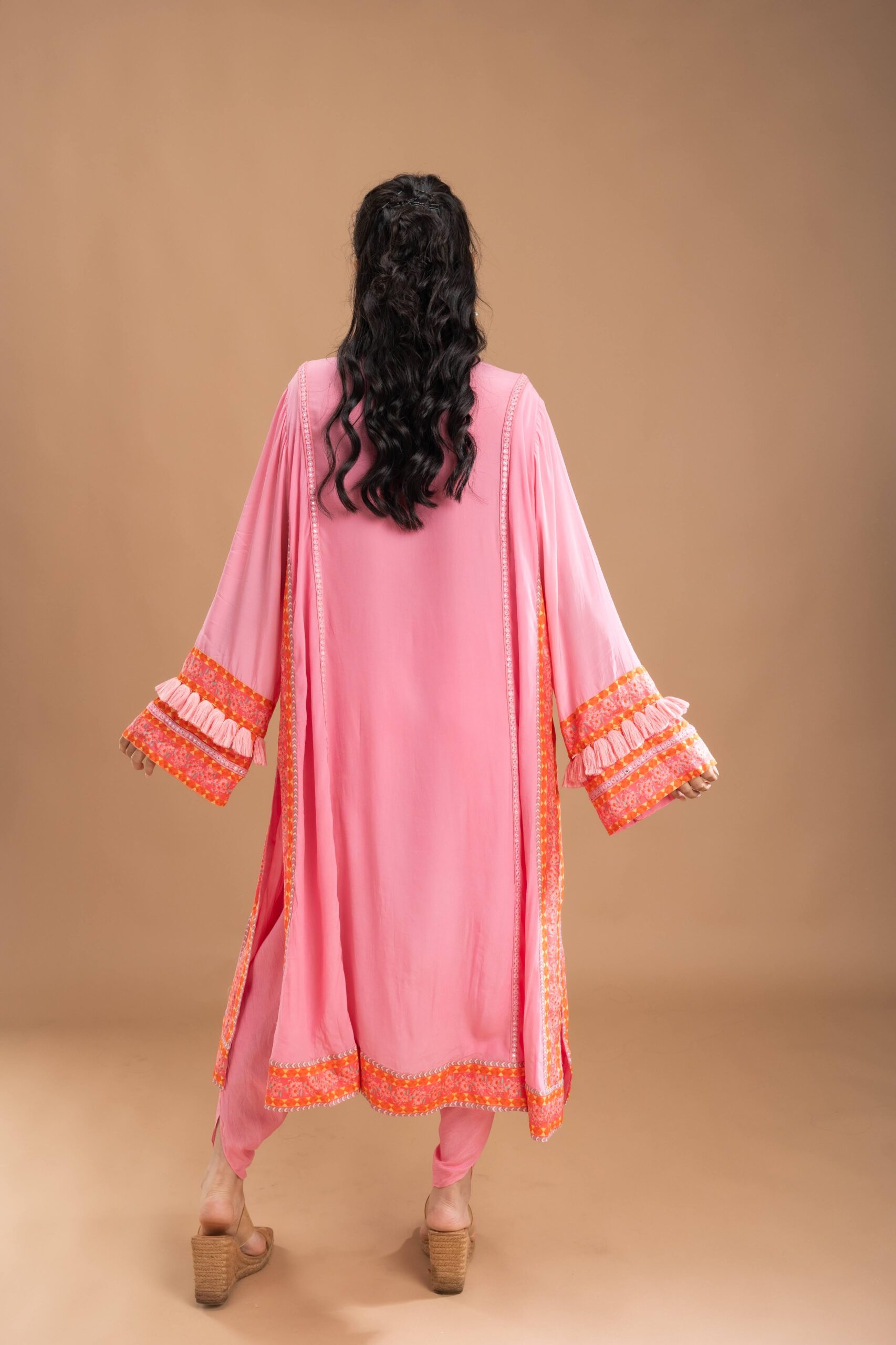 Pink kurta with printed borders embellished with shells - Image 2