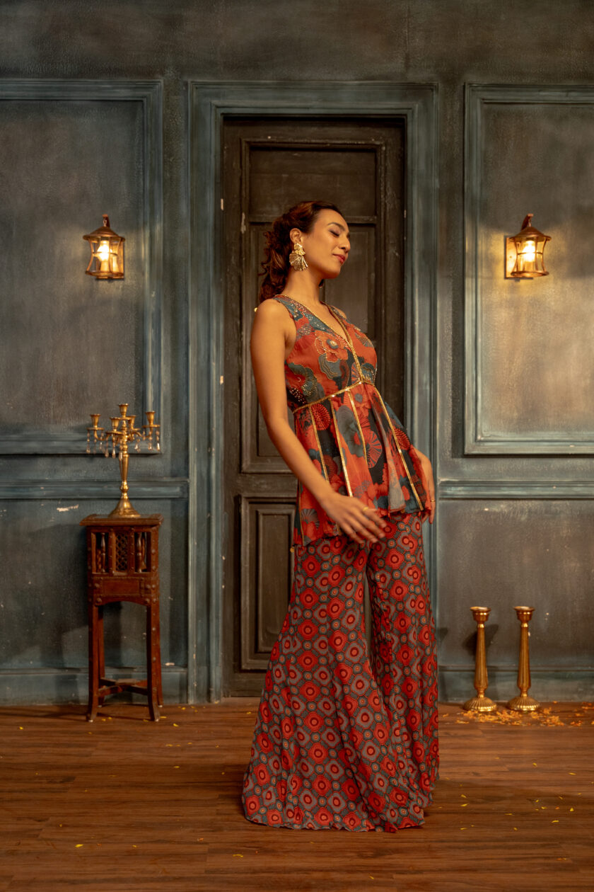 Teal floral embroidered short kurta with bell-bottom  palazzos - Image 3