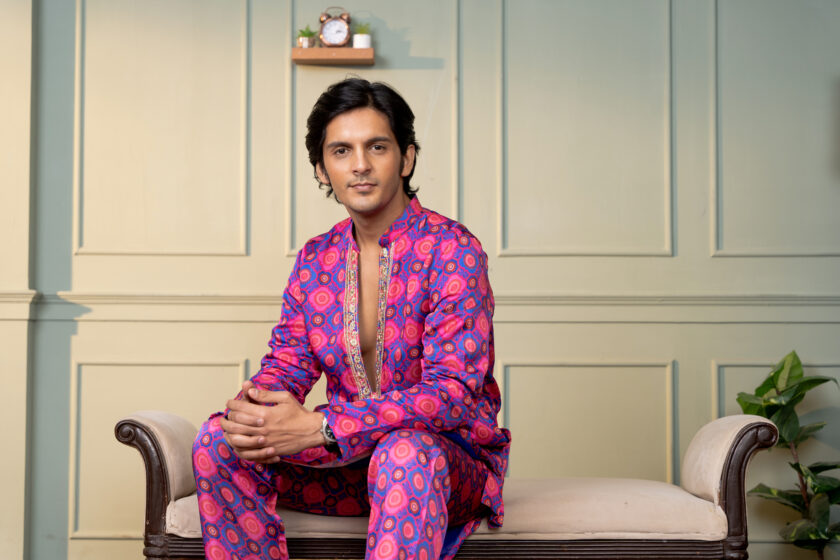 Electric blue silk kurta set with embroidery - Image 4