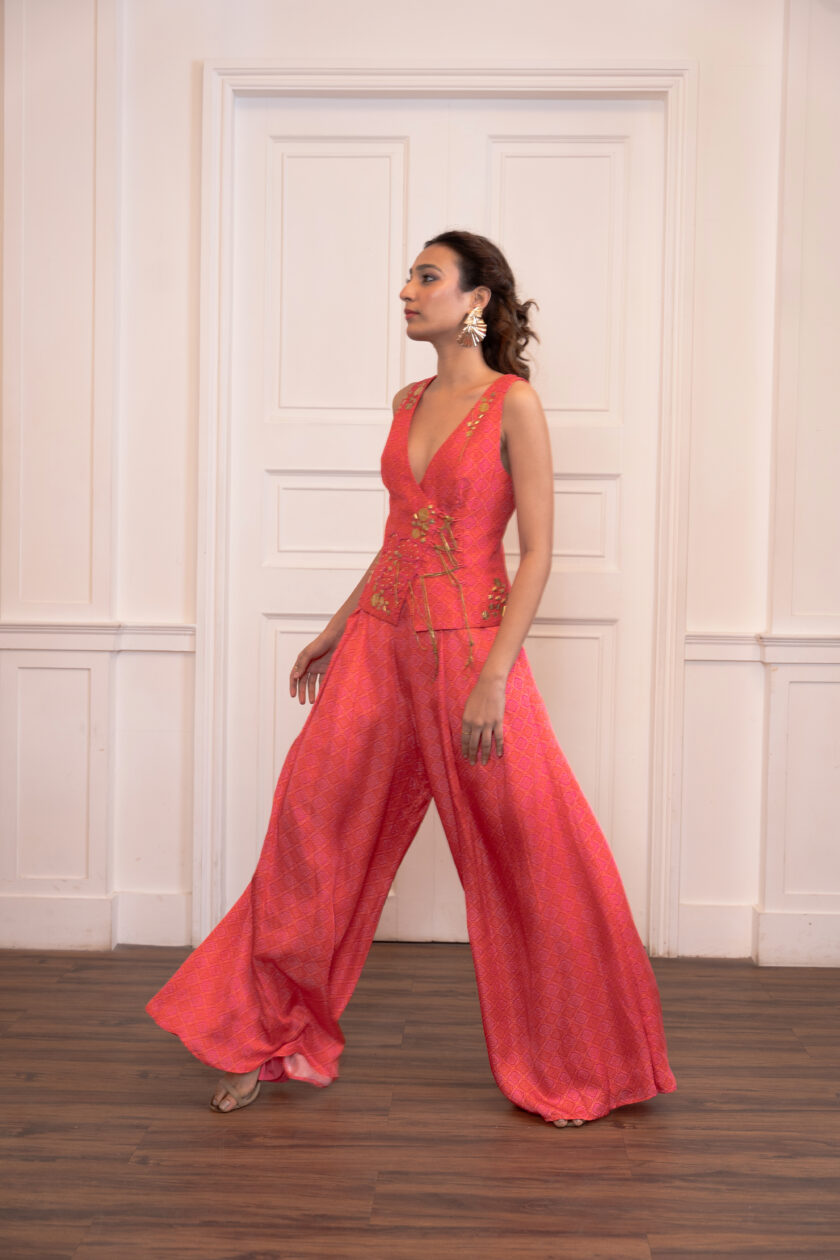 Pink and red silk checks printed pants with embroidered waistcoat - Image 2